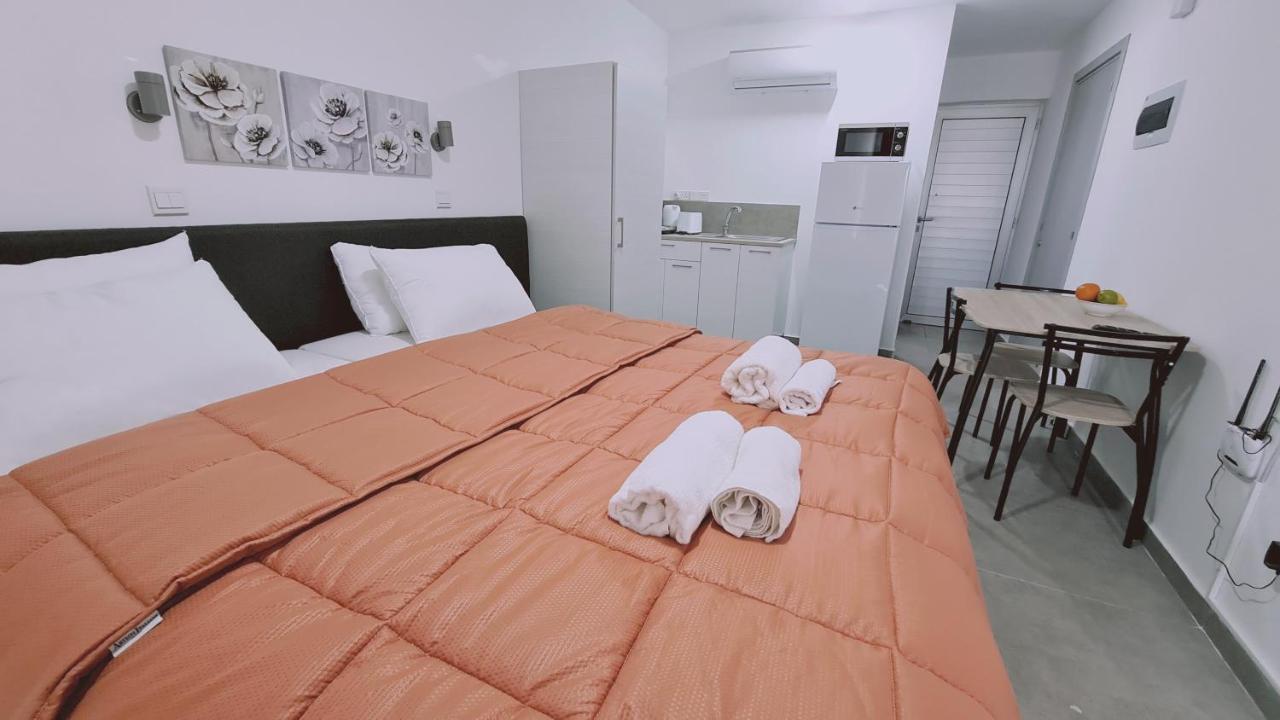 Stay Napa Living Studios Ayia Napa Esterno foto