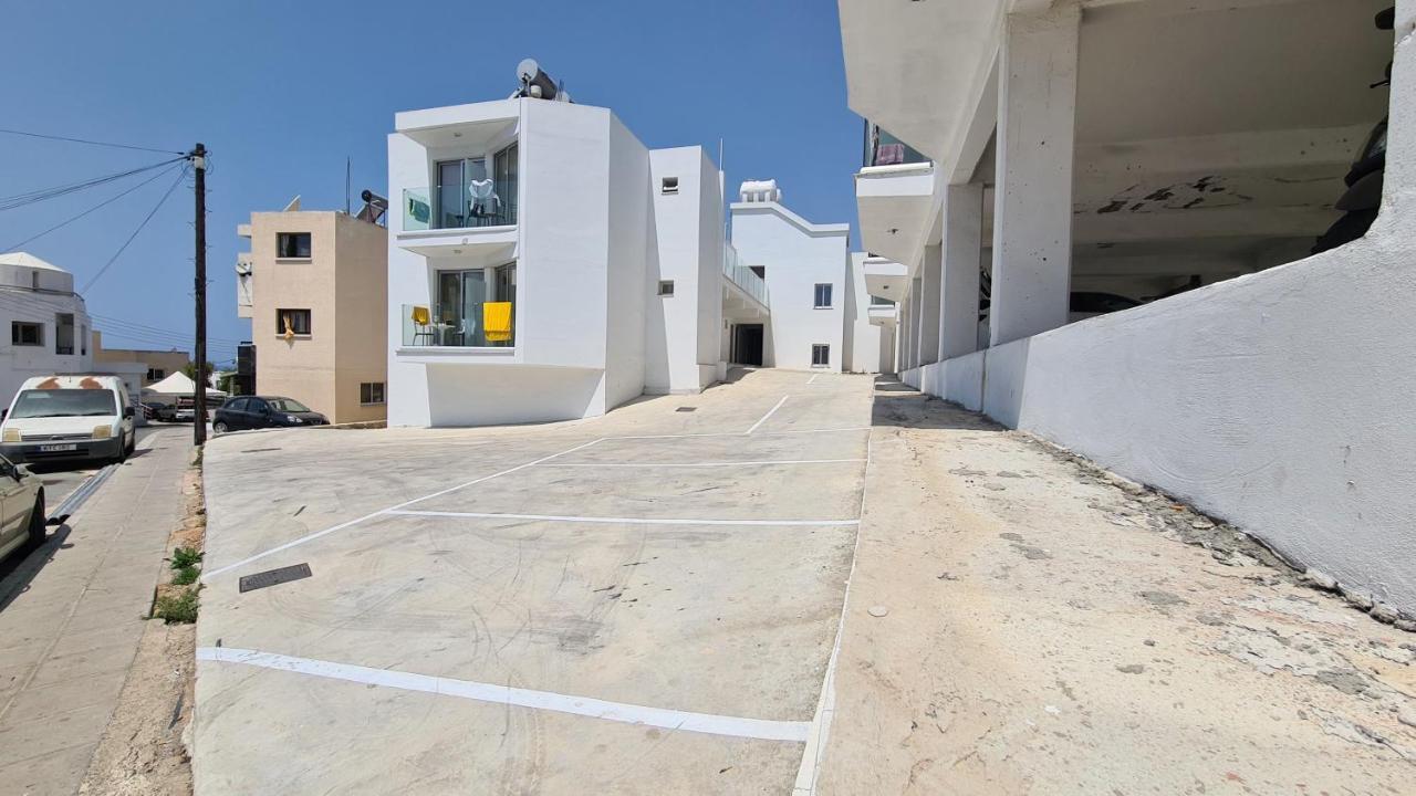 Stay Napa Living Studios Ayia Napa Esterno foto