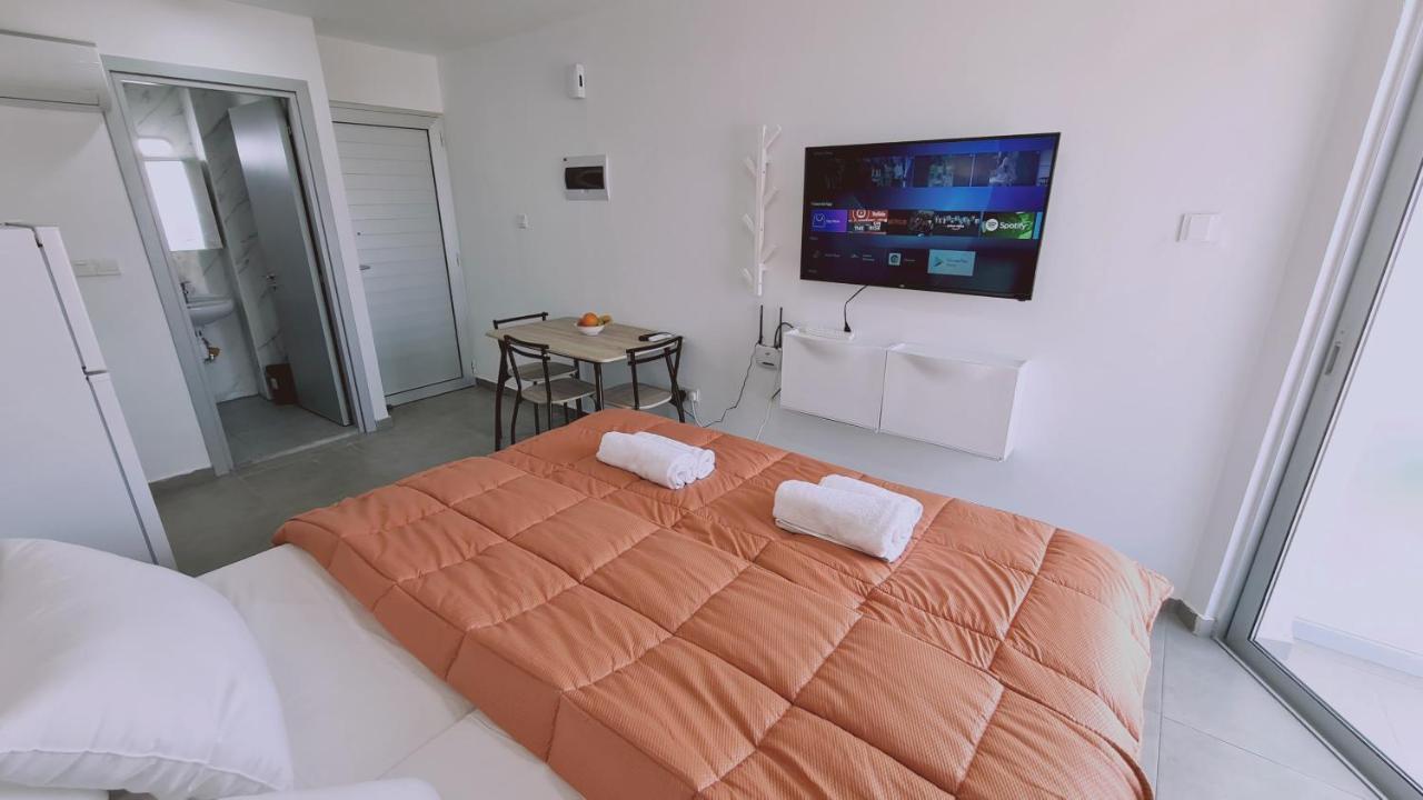 Stay Napa Living Studios Ayia Napa Esterno foto