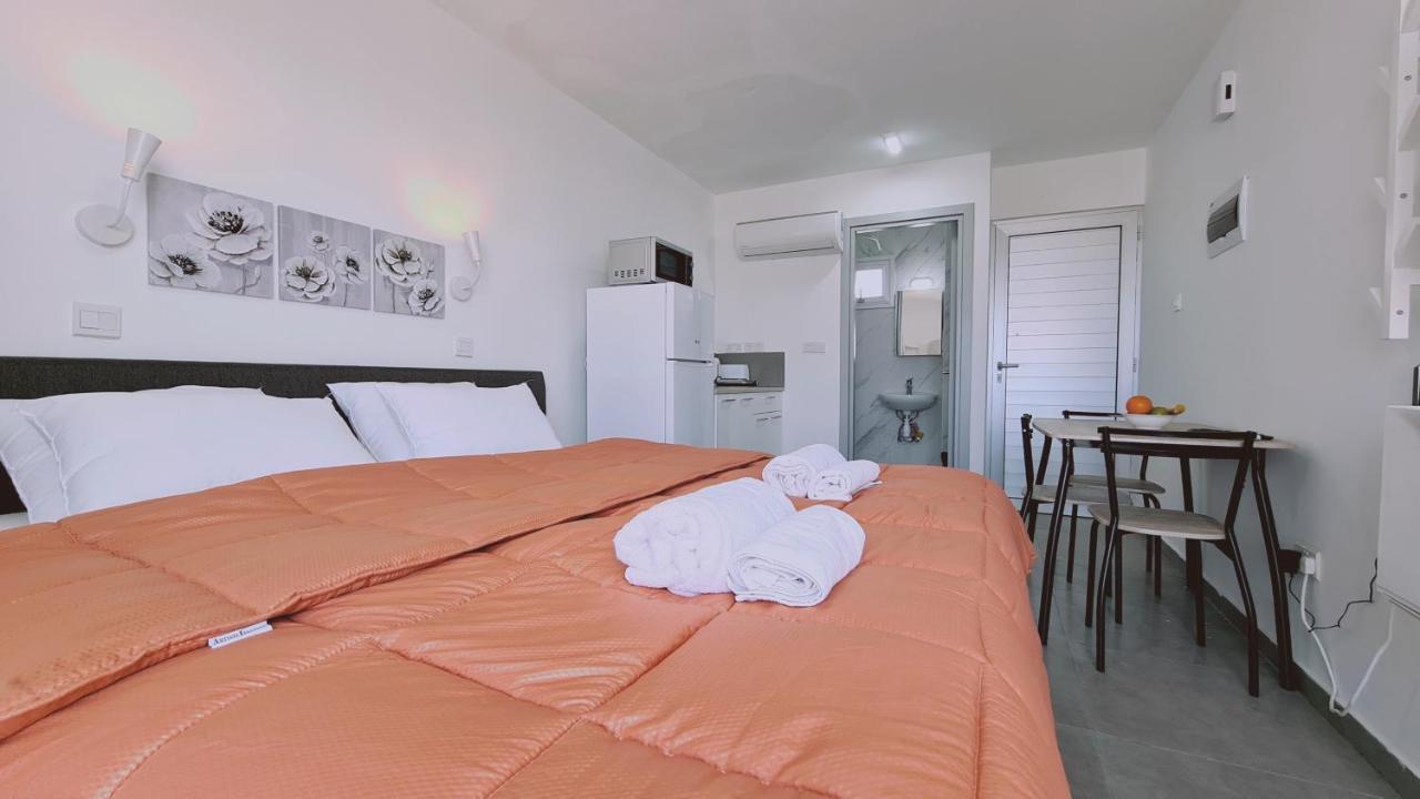 Stay Napa Living Studios Ayia Napa Esterno foto