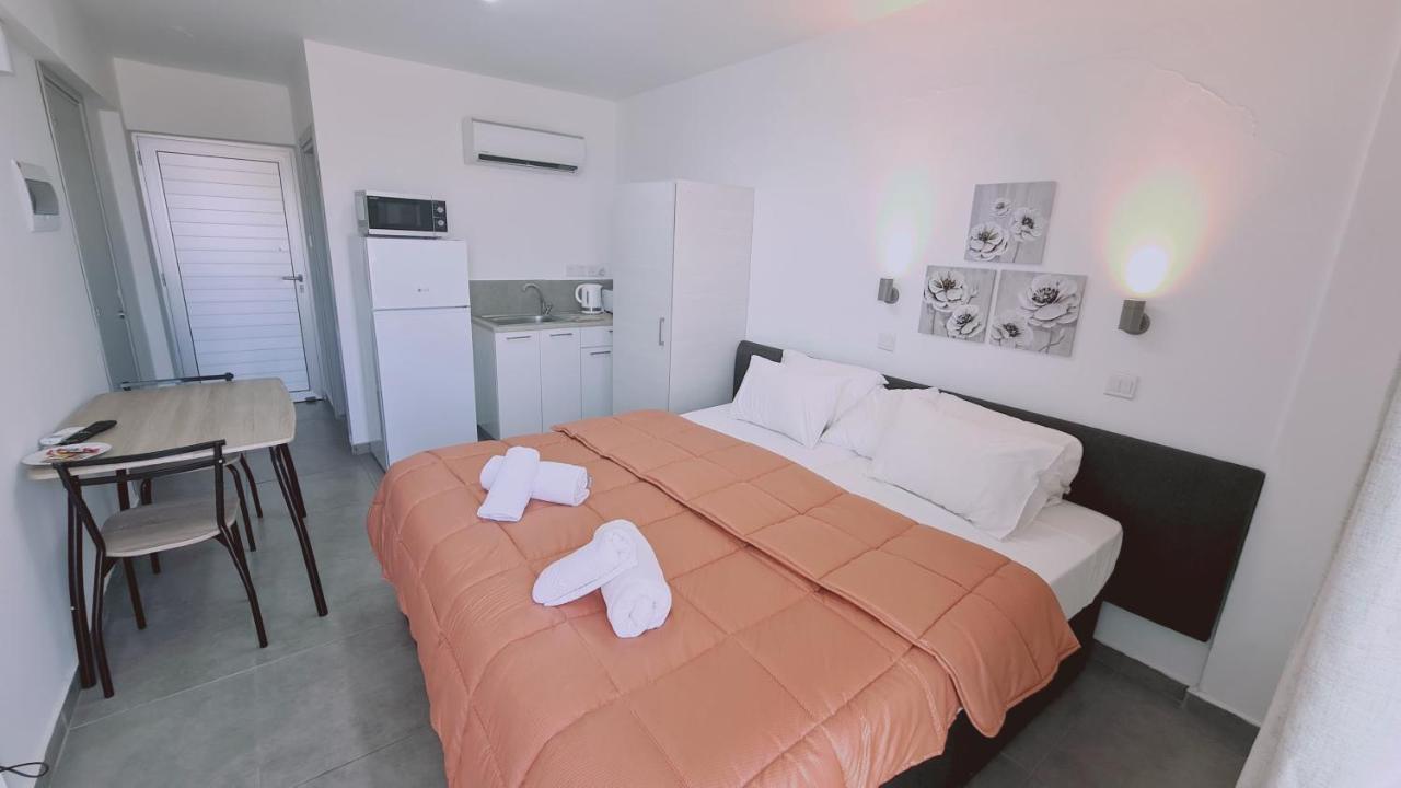 Stay Napa Living Studios Ayia Napa Esterno foto