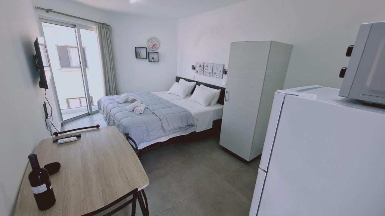 Stay Napa Living Studios Ayia Napa Esterno foto