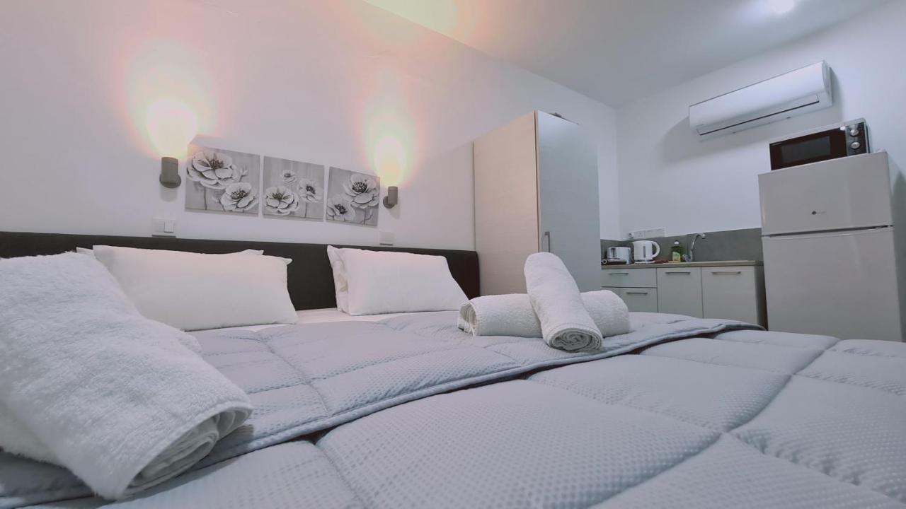 Stay Napa Living Studios Ayia Napa Esterno foto